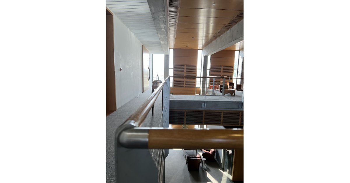 STAIRCASE SPECIAL HANDRAIL